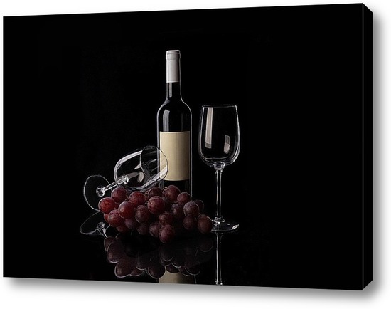 Картина Бутылка красного вина, виноград и бокалы на черном фоне