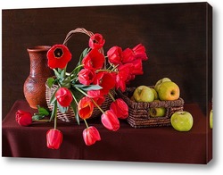    Красные тюльпаны и зелёные яблоки