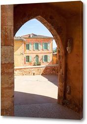  Дверь с вазой во дворике в Сен-Поль-де-Венс