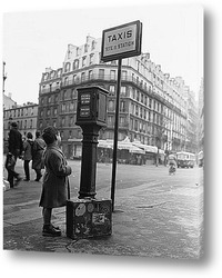   Картина Французский мальчишка на остановке такси.