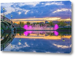   Картина Цветомузыкальный фонтан на закате дня