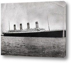    Титаник выходящий в море