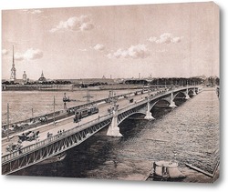   Дворцовая площадь и Александровская колонна в Санкт-Петербурге (Россия)