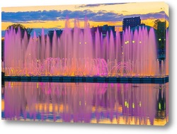  Цветомузыкальный фонтан на закате дня