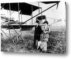   Картина Черчиль с женой Клементиной в Хендоне у одного из первых самолёт