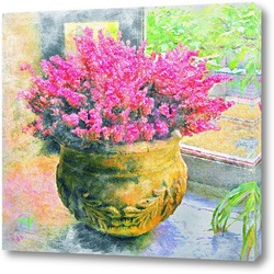    Цветы в керамической декоративной вазе.
