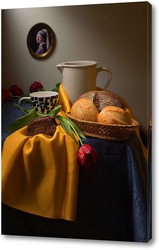  Контрастный снимок французского багета на фоне деревянной столешницы в стиле минимализм.