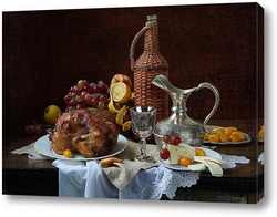    натюрморт с курицей -гриль , фруктами и вином в красивом кувшине