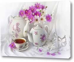   Картина Чашка чая с чаниками и букетом космеи