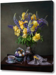   Картина Натюрморт с букетом цветов на чайном столике