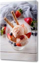   Картина Шарики клубничного мороженого в креманке.