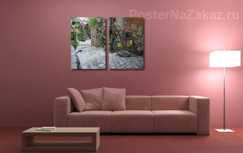 Модульная картина Дворик с цветочным велосипедом и испуганным котом