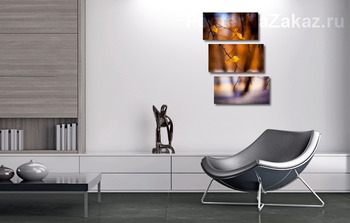 Модульная картина Жёлтые листья на фоне чёрных стволов деревьев.