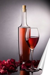  Бокал с розовым вином