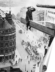   Постер Рабочий пьющий чай на краю доски, Лондон 1910г.