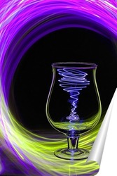  Фиолетовый вихрь вокруг бокала