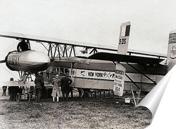  Орвил Райт проверяющий распорки самолета,1909г. 	