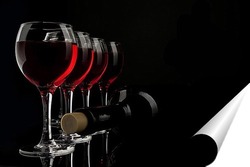   Постер Силуэты нескольких бокалов с вином и бутылкой на черном фоне