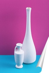   Постер Натюрморт с белыми вазами на цветном фоне