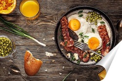   Постер Завтрак. глазунья с беконом, зелёным горошком и свежевыжатым  апельсиновым соком.