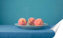  Тарелка с персиками