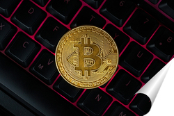   Постер Gold bitcoin on the keyboard.