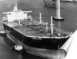   Постер Крупный план танкера сверху.