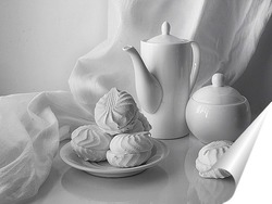   Постер Зефирки на блюдце и чайник на белом фоне
