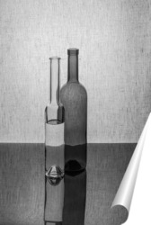  Черно-белый натюрморт с бутылками