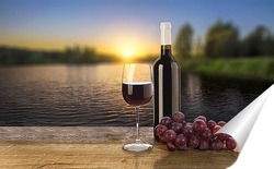   Постер Бутылка красного вина, виноград и бокал на фоне заката