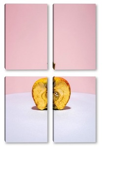 Модульная картина Яблоко в разрезе на цветном фоне