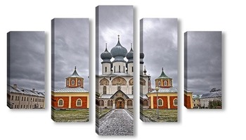 Модульная картина Главный храм Тихвинского монастыря.Вид спереди.