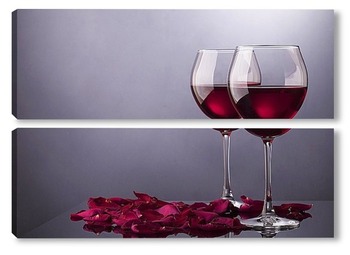 Модульная картина Два бокала с вином и лепестки роз
