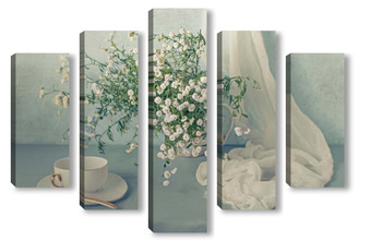 Модульная картина Натюрморт с белыми цветами.