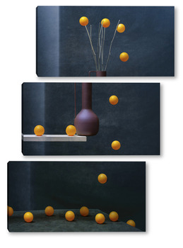 Модульная картина Натюрморт с падающими шариками